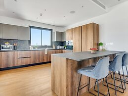 Sanders Crystal 2 - Penthous With Shared Rooftop