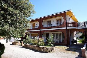 Gorgeous Villa for 8 With Shared Pool