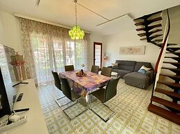 Gorgeous Villa for 8 With Shared Pool