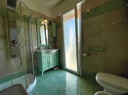 Gorgeous Villa for 8 With Shared Pool