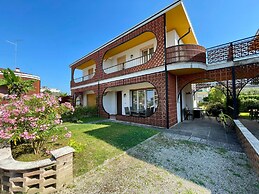 Gorgeous Villa for 8 With Shared Pool