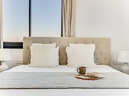 Sanders Crystal 2 - Petite 2-bdr Apt With Shared Rooftop