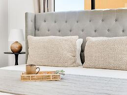 Sanders Crystal 1 - Delightful 2-bdr Apt With Shared Pool