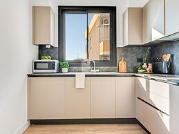 Sanders Crystal 1 - Delightful 2-bdr Apt With Shared Pool