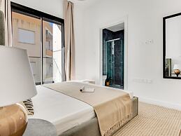 Sanders Crystal 1 - Delightful 2-bdr Apt With Shared Pool