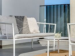 Sanders Crystal 1 Pleasant 3-bdr Apt With Shared Pool