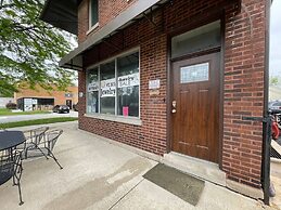 Feel At Home In Flo Bright Welcoming Private Room