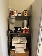 Feel At Home In Flo Bright Welcoming Private Room