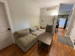 Feel At Home In Flo Bright Welcoming Private Room