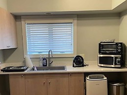 Feel At Home In Flo Bright Welcoming Private Room