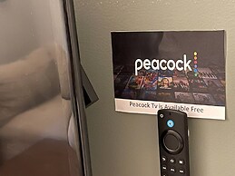 Feel At Home In Flo Bright Welcoming Private Room