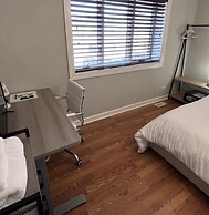 Feel At Home In Flo Bright Welcoming Private Room