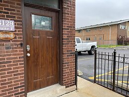 Feel At Home In Flo Bright Welcoming Private Room