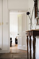 Manor House Moreton - Entire Holiday Home