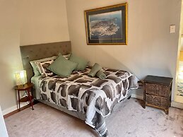 Room in Guest Room - Living In Camps Bay Summer