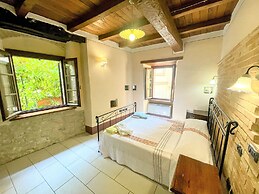 Apt 4 - Forget all Your Troubles - Relax in Paradise ! Air Con, Wifi! 