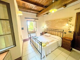 Apt 4 - Forget all Your Troubles - Relax in Paradise ! Air Con, Wifi!