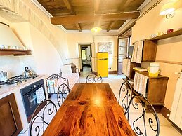 Apt 4 - Forget all Your Troubles - Relax in Paradise ! Air Con, Wifi!