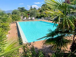 Apt 4 - Forget all Your Troubles - Relax in Paradise ! Air Con, Wifi!