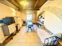 Apt 4 - Forget all Your Troubles - Relax in Paradise ! Air Con, Wifi!