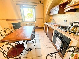 Apt 4 - Forget all Your Troubles - Relax in Paradise ! Air Con, Wifi!