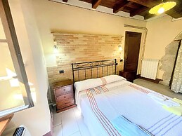 Apt 4 - Forget all Your Troubles - Relax in Paradise ! Air Con, Wifi!