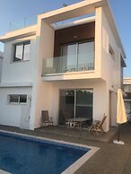 Beautiful Detached Modern Villa With Pool