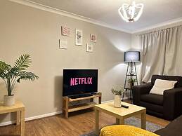 Entire Beautiful 2 Bedroom House With Free Parking Manchester