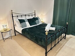 Entire Beautiful 2 Bedroom House With Free Parking Manchester