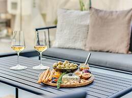 Sanders Crystal 1 - Charming 1-bdr Apt With Shared Pool