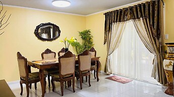 House w 3 Bedrooms And 3 Baths - Free Parking