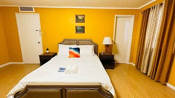 House w 3 Bedrooms And 3 Baths - Free Parking