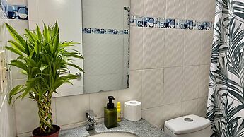 House w 3 Bedrooms And 3 Baths - Free Parking
