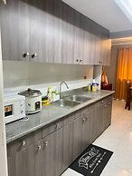 House w 3 Bedrooms And 3 Baths - Free Parking