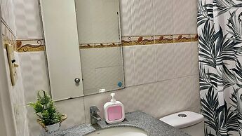 House w 3 Bedrooms And 3 Baths - Free Parking