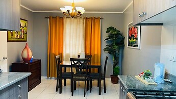 House w 3 Bedrooms And 3 Baths - Free Parking