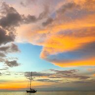 Stylish 3br Pool Villa Walk to Beautiful Naiyang Beach