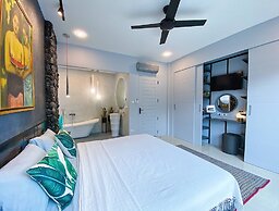 Stylish 3br Pool Villa Walk to Beautiful Naiyang Beach