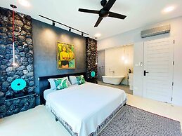 Stylish 3br Pool Villa Walk to Beautiful Naiyang Beach