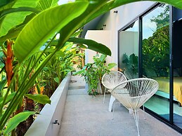 Stylish 3br Pool Villa Walk to Beautiful Naiyang Beach