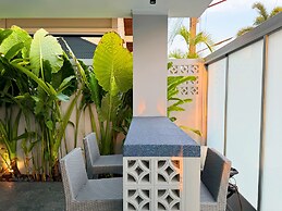 Stylish 3br Pool Villa Walk to Beautiful Naiyang Beach