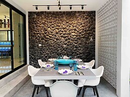 Stylish 3br Pool Villa Walk to Beautiful Naiyang Beach