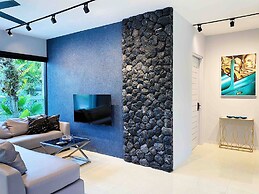 Stylish 3br Pool Villa Walk to Beautiful Naiyang Beach