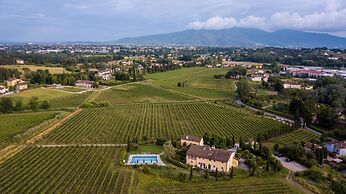 Elisa Farmhouse Apartment in Wine Resort