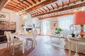Elisa Farmhouse Apartment in Wine Resort
