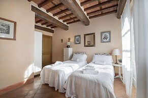 Elisa Farmhouse Apartment in Wine Resort