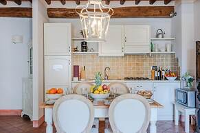 Elisa Farmhouse Apartment in Wine Resort