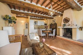 Elisa Farmhouse Apartment in Wine Resort