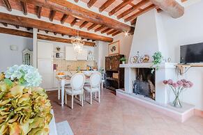 Elisa Farmhouse Apartment in Wine Resort