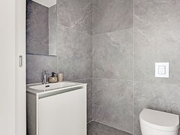 Sanders Crystal 2 - Dreamy 3-bdr. Apt. With Shared Rooftop